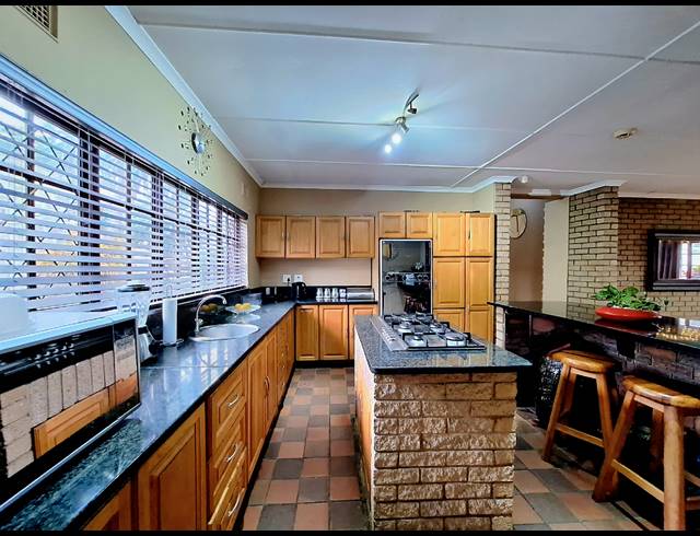4 BEDROOM HOUSE FOR SALE IN BLUFF